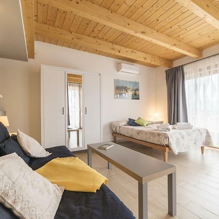 Appartamento Peperino Attic Flat Ciampino Esterno foto