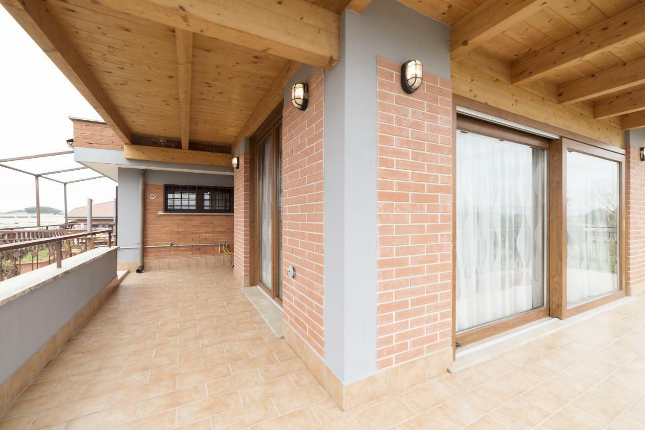 Appartamento Peperino Attic Flat Ciampino Esterno foto