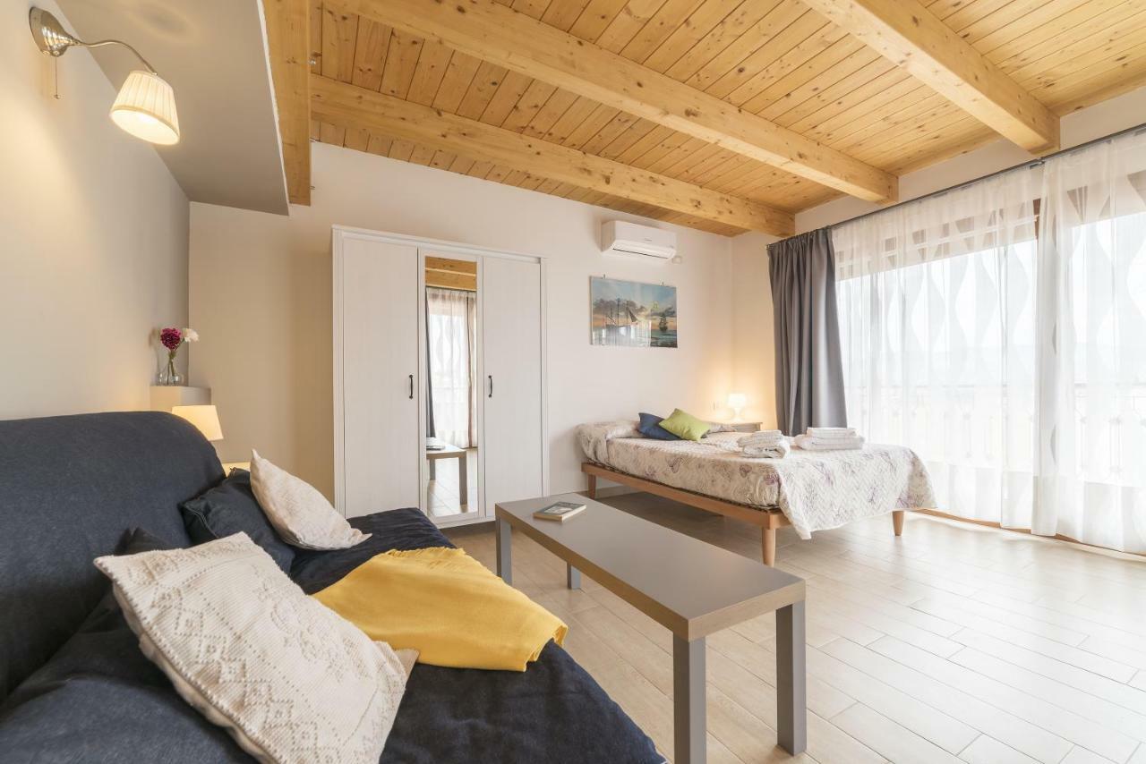 Appartamento Peperino Attic Flat Ciampino Esterno foto