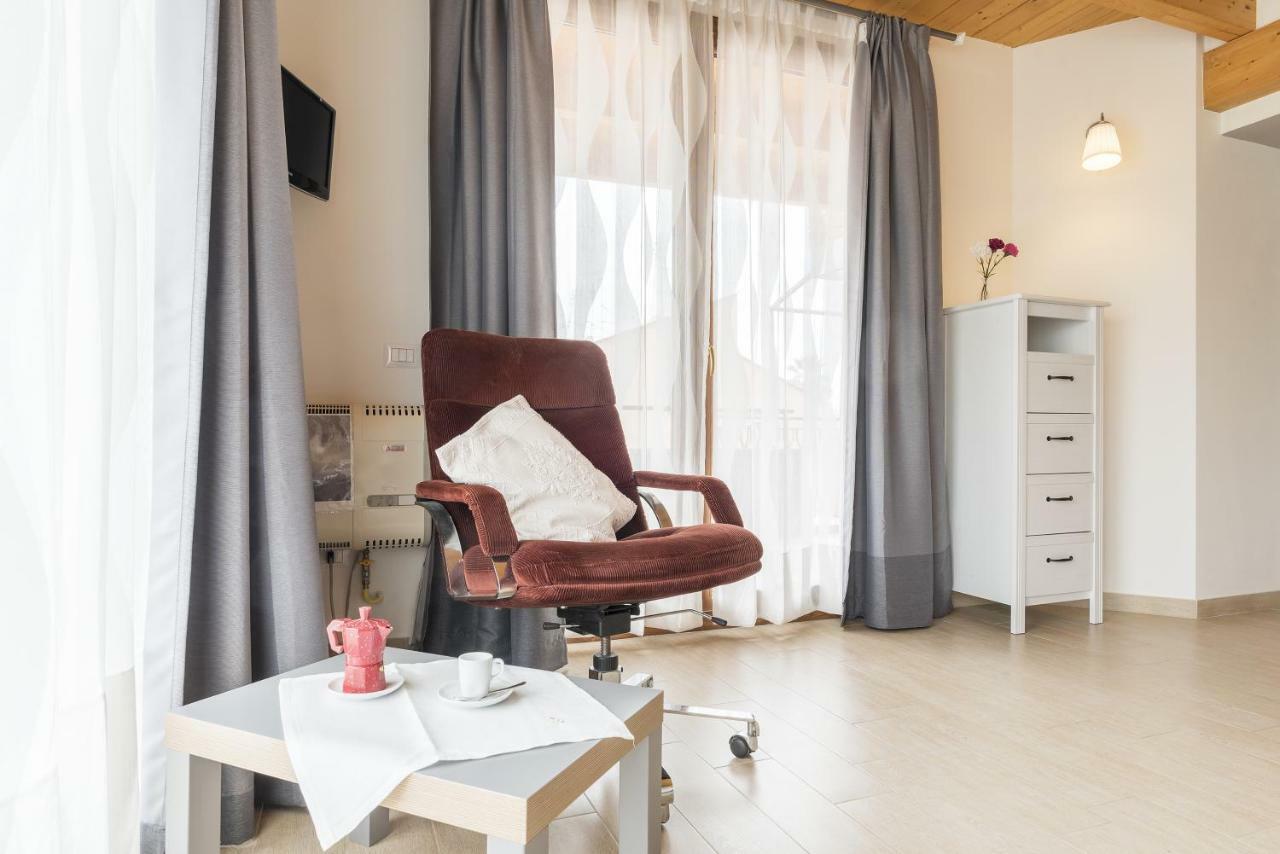 Appartamento Peperino Attic Flat Ciampino Esterno foto